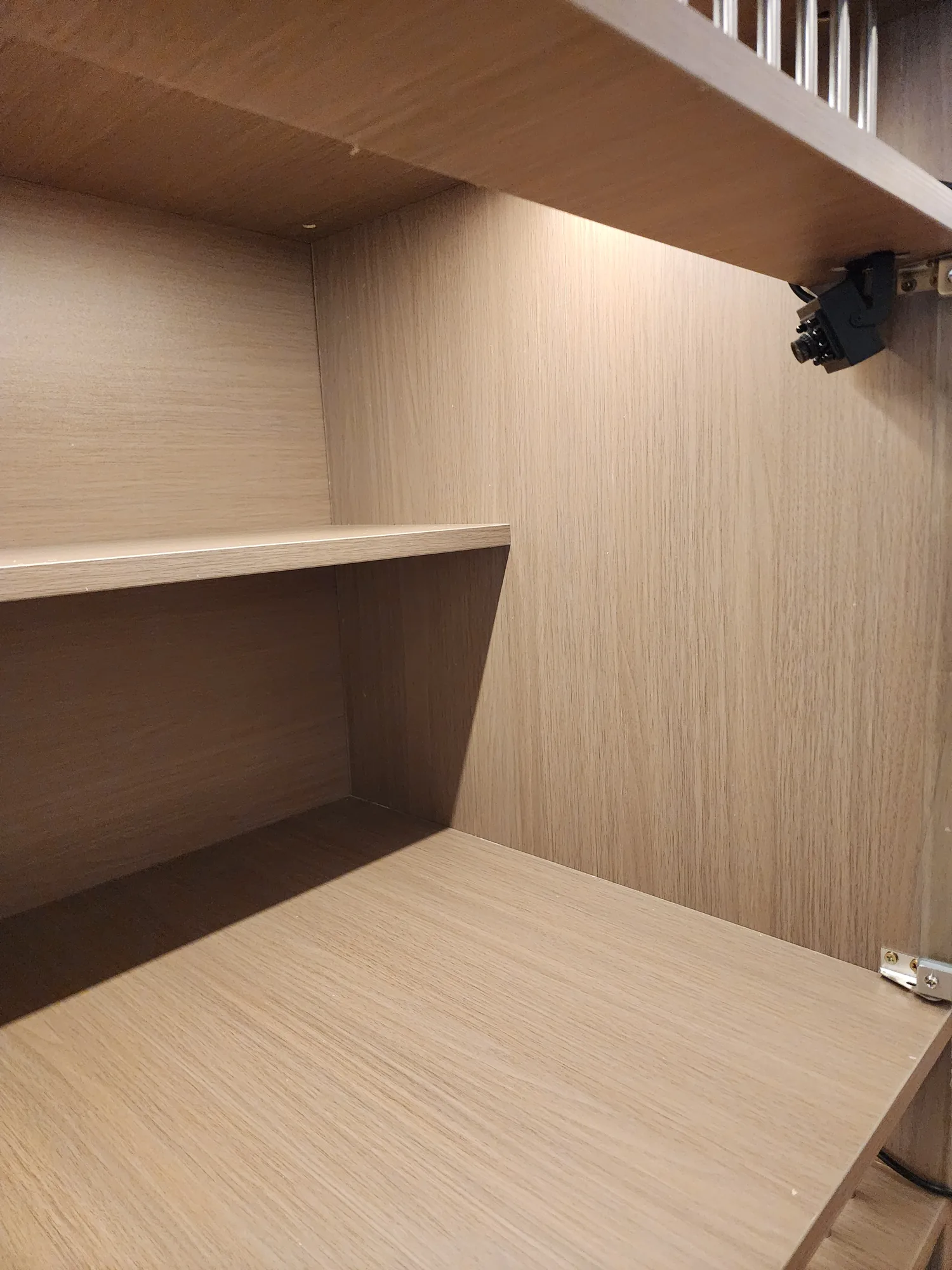 Basic Room interior at hoMEOWner