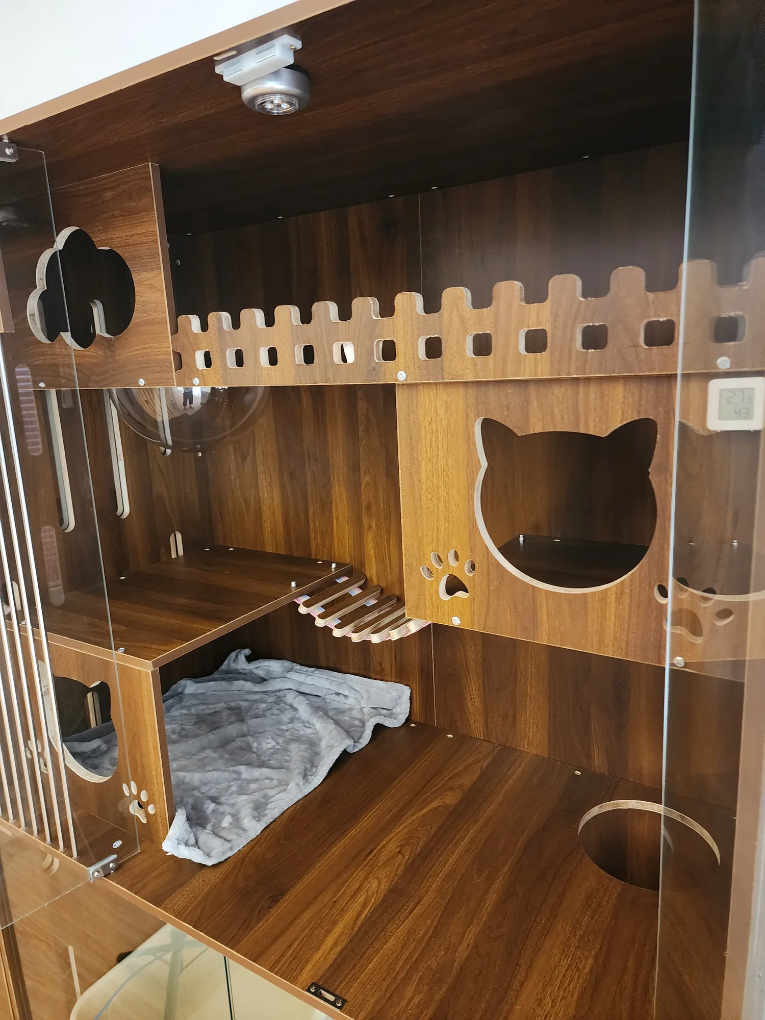 Family Room interior at hoMEOWner